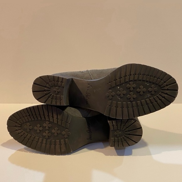 Sam Edelman Woman’s Chelsea Boots - Picture 9 of 11